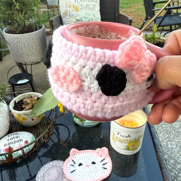 Hello Kitty Crochet Mug Cozy and Coaster Set – Handmade Cute Pastel Gift - Picture 4 of 7